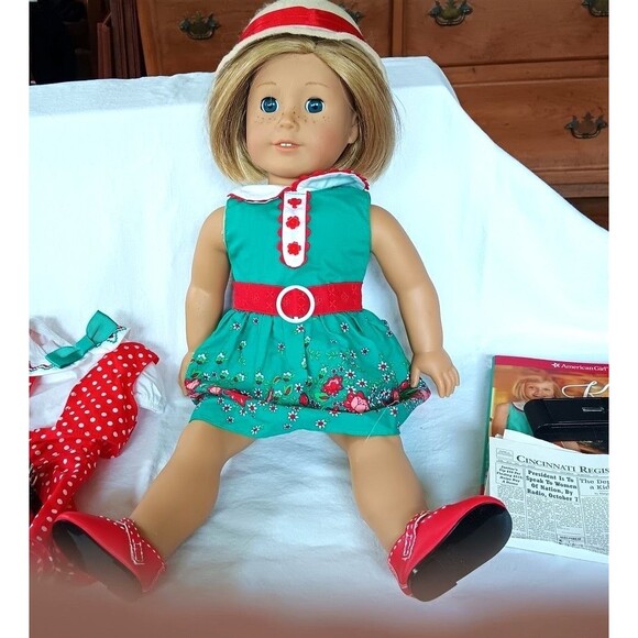 American Girl Doll Kit Kitteridge 18" 2 Outfits & Accessories Reporter - Picture 4 of 9